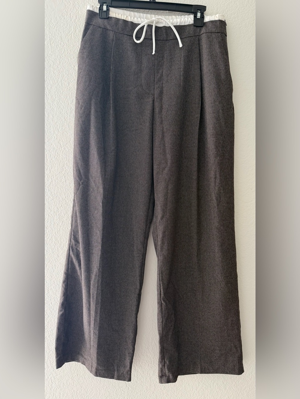 Zara Women’s Wide-Leg Drawstring Chinos in Dark Brown